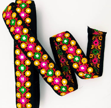 Black Multicoloured Indian Mirror Trim, Kutch Embroidered Navratri Garba Dress Trim Bridal Lace, Indian Sari Border 38 mm Wide Trim Per Yard